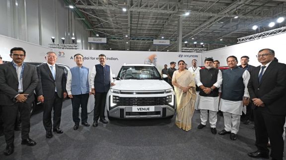 Hyundai Motor India Ltd (HMIL) Pune plant was inaugurated by Shri. Devendra Fadnavis, Hon’ble Chief Minister of Maharashtra in the presence of His Excellency, Lee Seong-ho, Ambassador of the Republic of Korea to India; Smt. Sunetra Ajit Pawar, Hon’ble Deputy Chief Minister of Maharashtra; Mr. Euisun Chung, Executive Chair - Hyundai Motor Group (HMG); Mr. Jaehoon Chang, Vice Chair - HMG; Mr. José Muñoz, President & CEO - Hyundai Motor Company (HMC); and Mr. Tarun Garg, Managing Director & CEO - HMIL.
