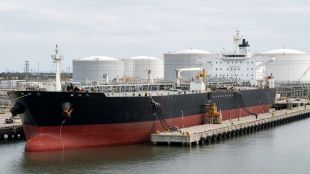Cheap heavy crude piles up in Americas as tanker costs soar, squeezing global oil trade