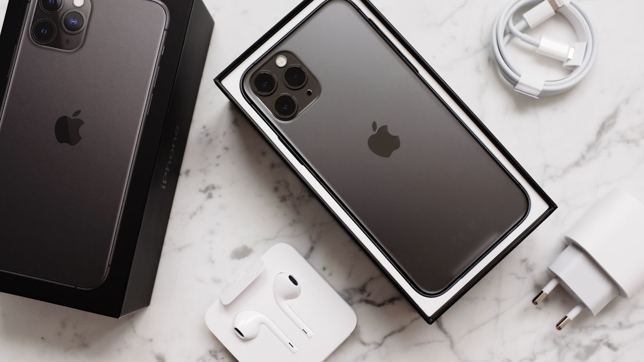 iPhone sales slide as festive discounts thin