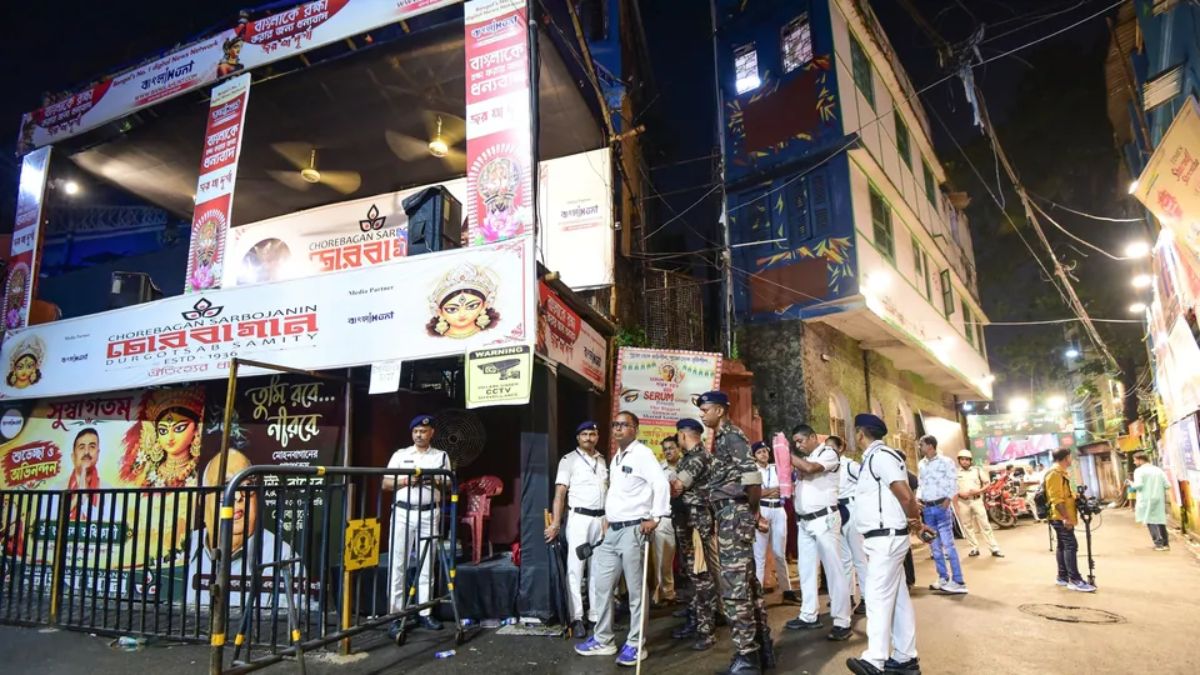 Was löste die Massenpanik im Durga-Puja-Festzelt in Chorebagan, Kolkata ...