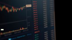 Indices fall as Brent crude prices surge