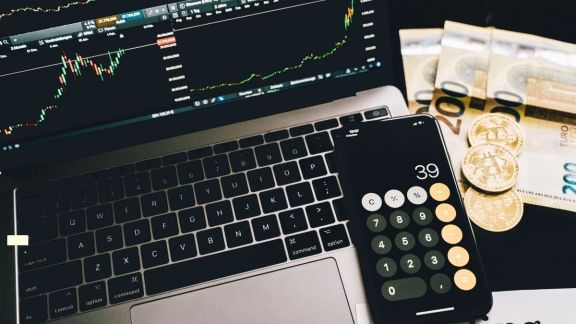 On a weekly basis, the Sensex gained 562.63 points, or 0.78%, while the Nifty rose 98.50 points, or 0.44%, to close at 72,472.33 and 22,520.45, respectively.