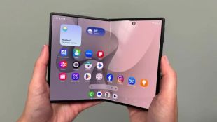 Apple’s ₹3-Lakh Foldable iPhone Duo Goes on Sale in India