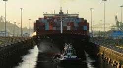 How could El Niño disrupt the Panama Canal and global trade?