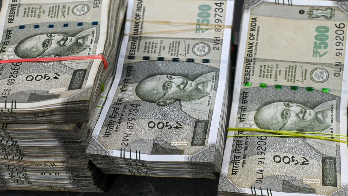 Rs 2.5 lakh crore sent abroad in FY26: What Indians should know about RBI rules