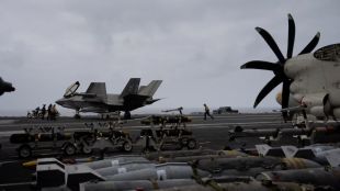 US-Iran war escalation fears are mounting as Washington reinforces its military presence in the Gulf and tensions threaten shipping through the Strait of Hormuz.